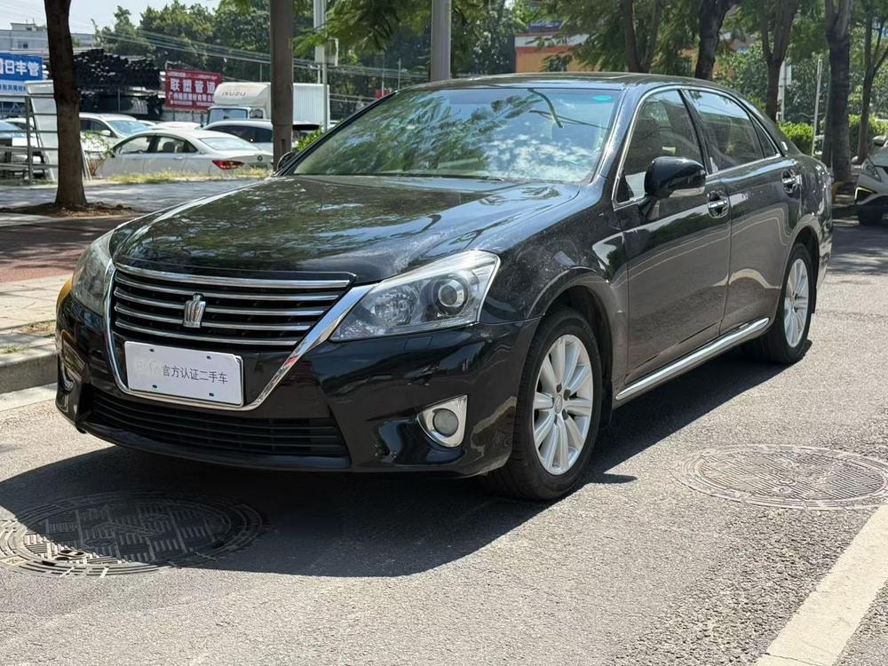 Toyota Crown 2012 — фото автомобиля 1