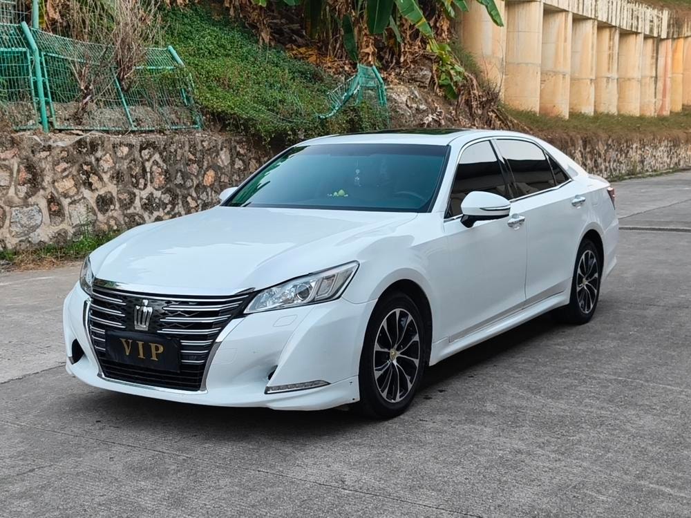 Toyota Crown 2015 — фото автомобиля 1