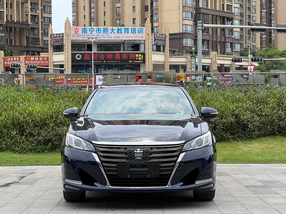 Toyota Crown 2018 — фото автомобиля