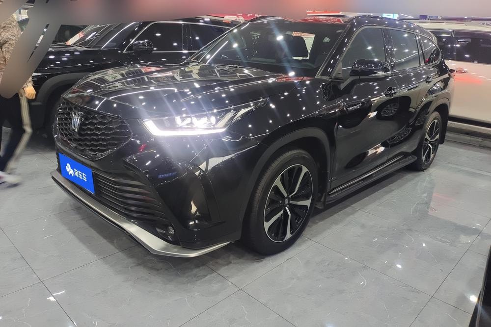 Toyota Crown Kluger 2023 — фото автомобиля
