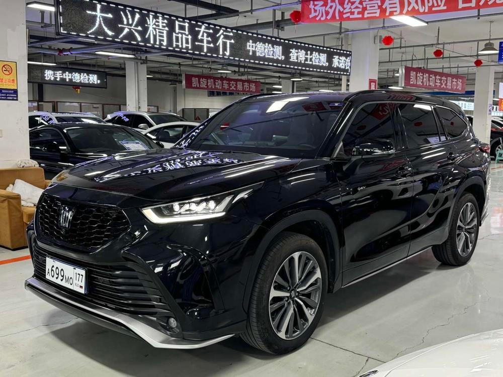 Toyota Crown Kluger 2024 — фото автомобиля
