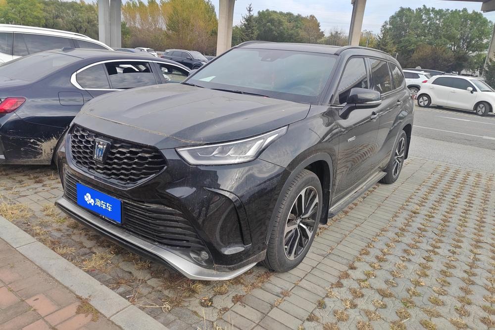 Toyota Crown Kluger 2023 — фото автомобиля