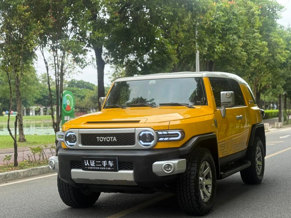 Toyota FJ Cruiser 2019 — фото автомобиля 1