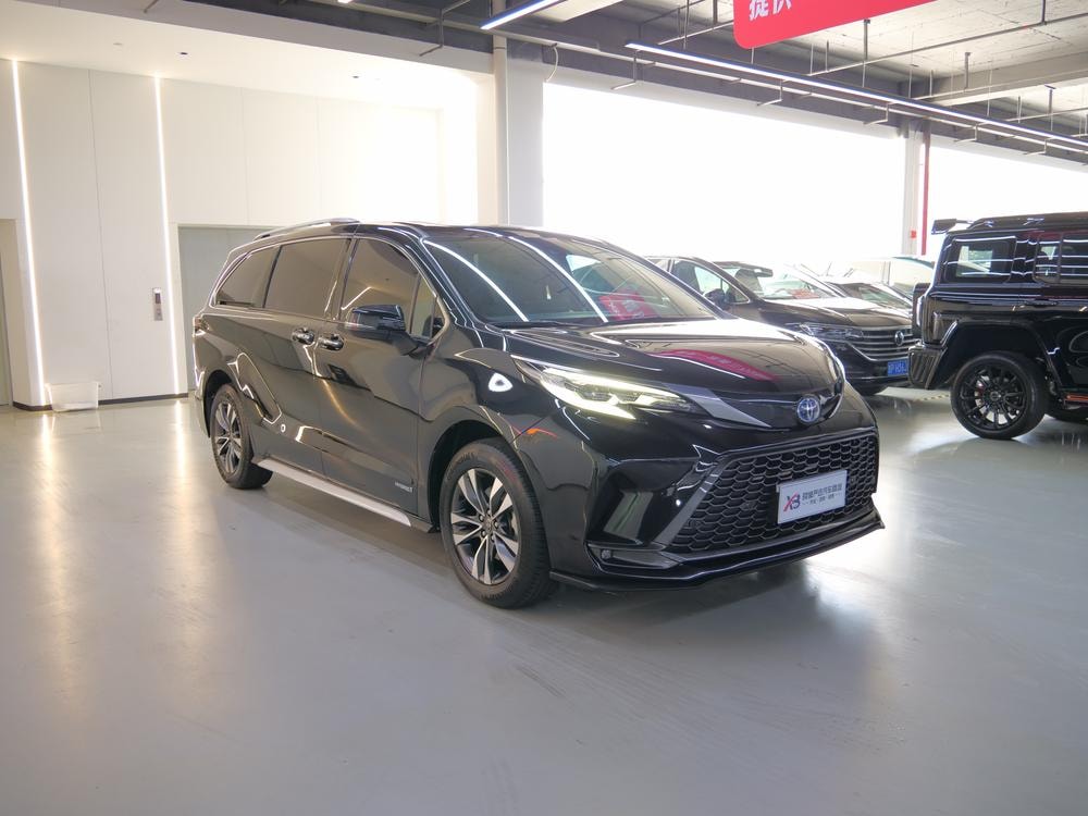 Toyota Granvia 2023 — фото автомобиля 1