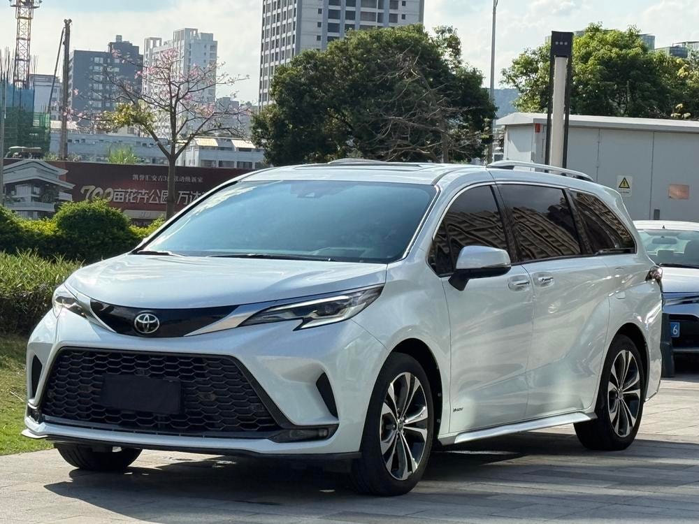 Toyota Granvia 2024 — фото автомобиля