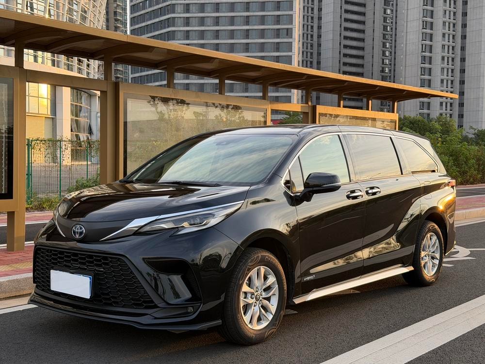Toyota Granvia 2023 — фото автомобиля