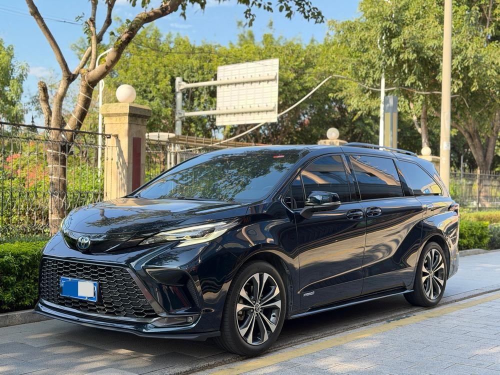 Toyota Granvia 2023 — фото автомобиля