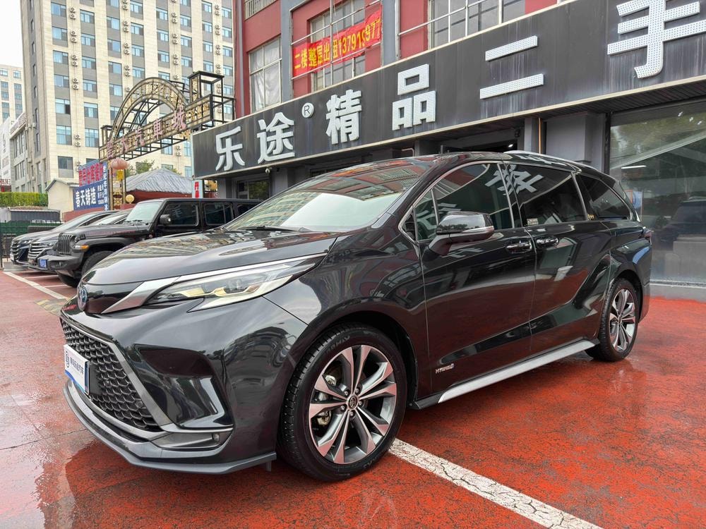 Toyota Granvia 2023 — фото автомобиля 1