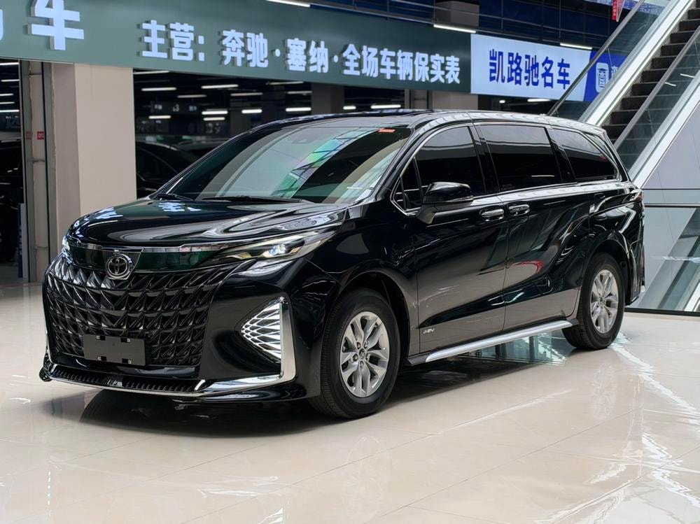 Toyota Granvia 2024 — фото автомобиля