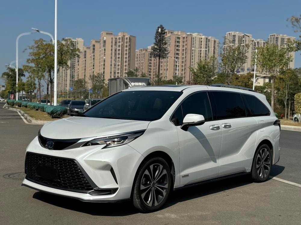 Toyota Granvia 2022 — фото автомобиля