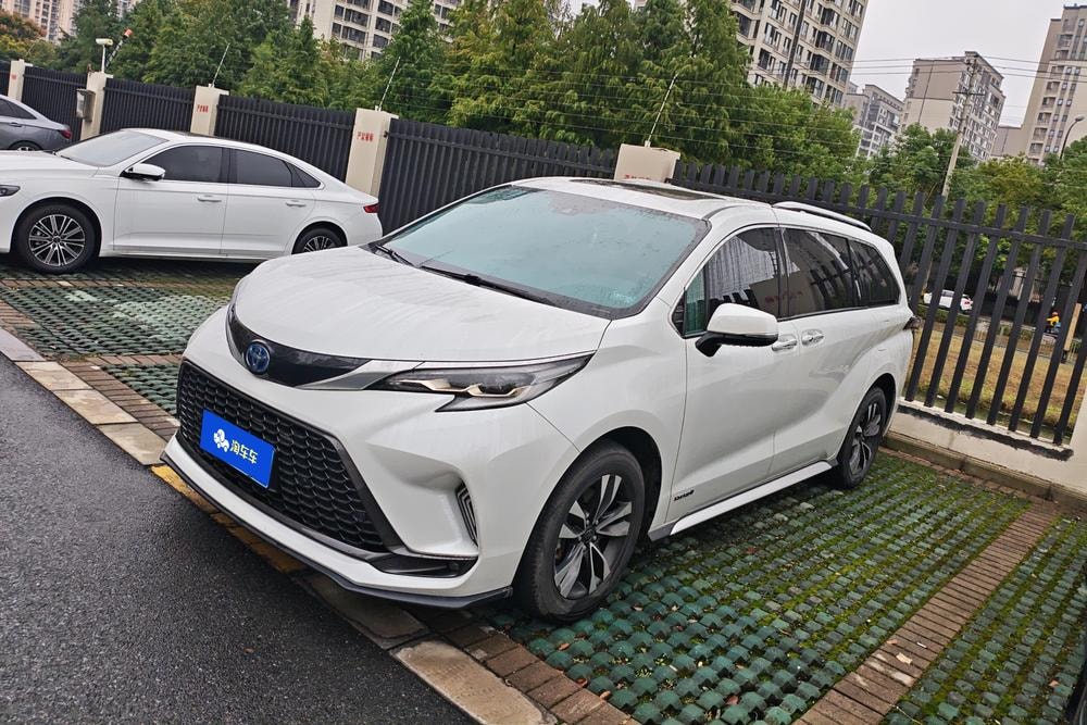 Toyota Granvia 2024 — фото автомобиля