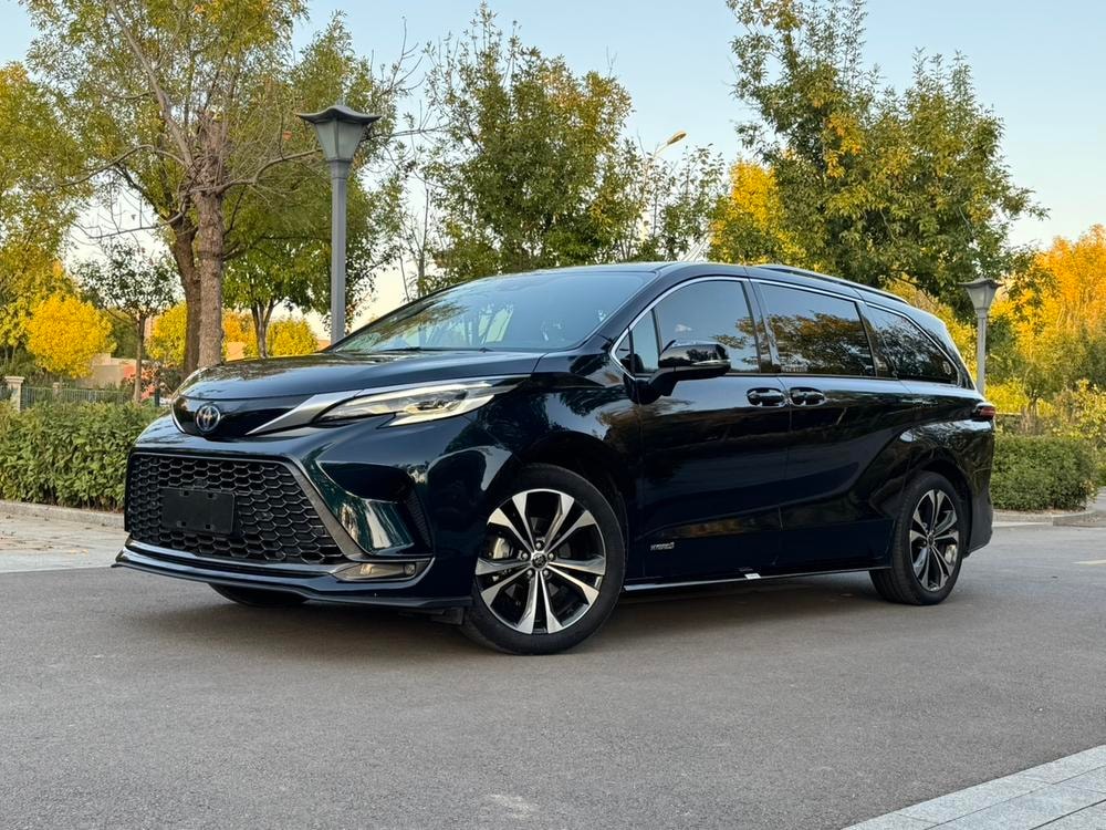 Toyota Granvia 2022 — фото автомобиля 1