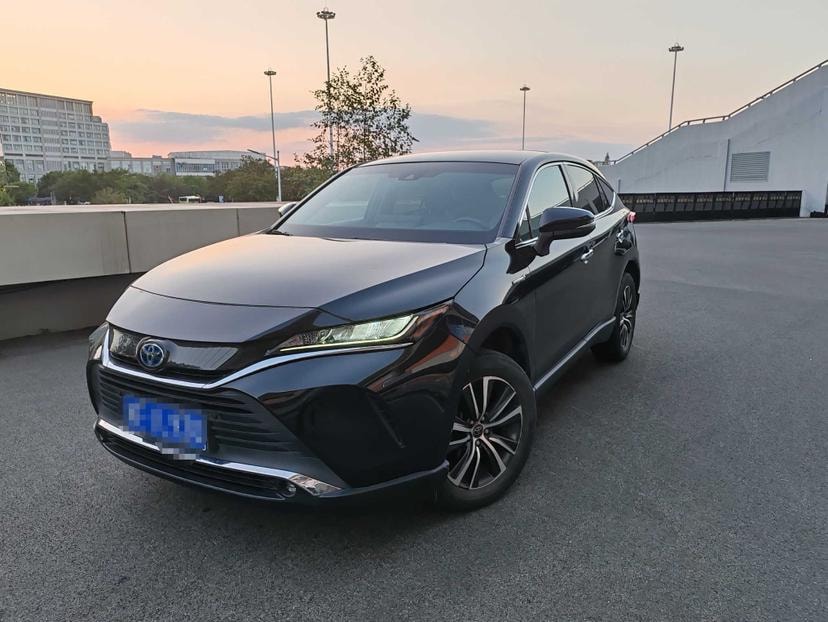 Toyota Harrier 2022 — фото автомобиля 1