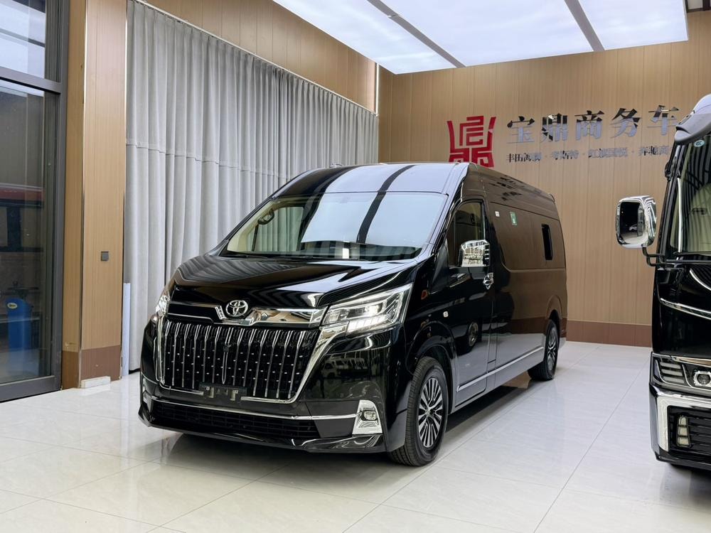 Toyota Hiace 2026 — фото автомобиля