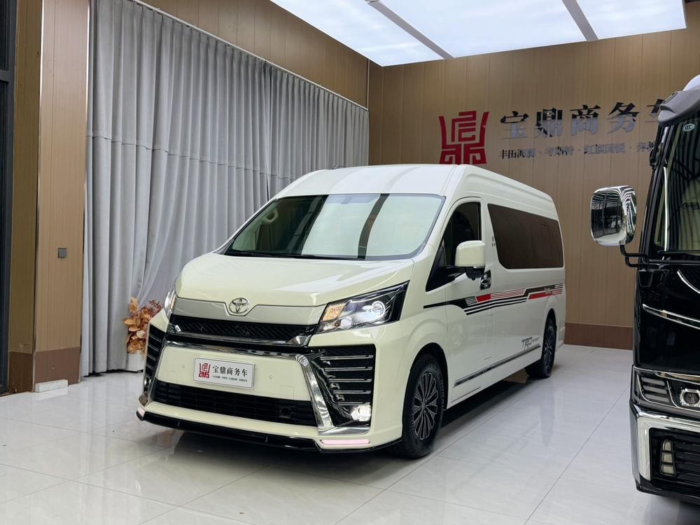 Toyota Hiace 2021 — фото автомобиля