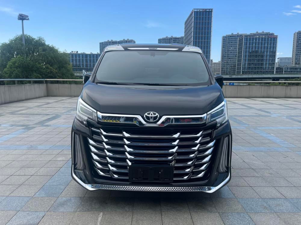 Toyota Hiace 2025 — фото автомобиля