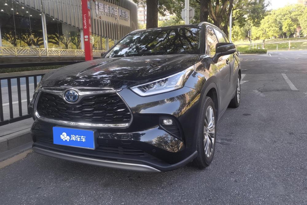 Toyota Highlander 2023 — фото автомобиля