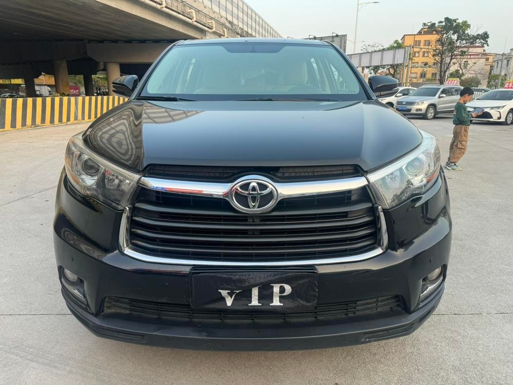Toyota Highlander 2015 — фото автомобиля