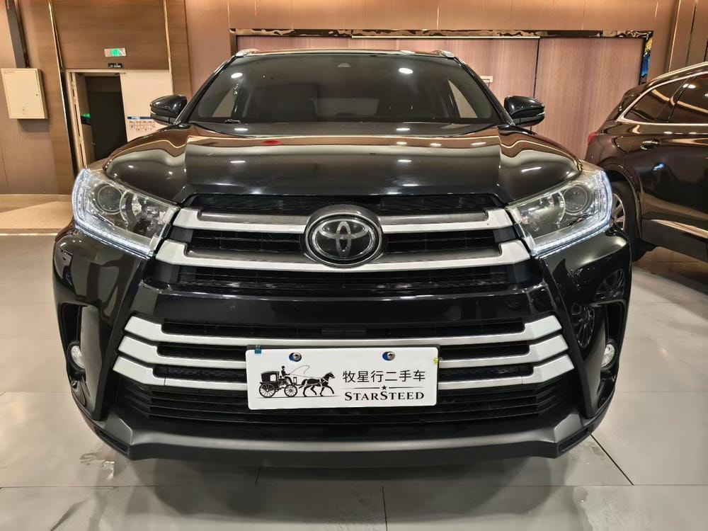 Toyota Highlander 2018 — фото автомобиля