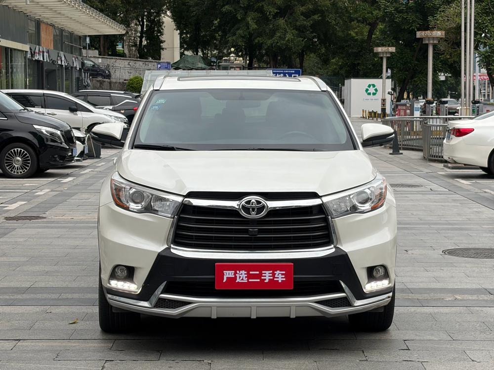 Toyota Highlander 2017 — фото автомобиля 1
