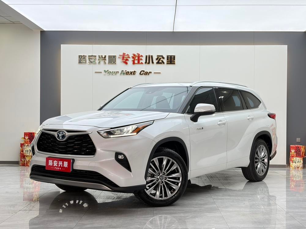 Toyota Highlander 2023 — фото автомобиля