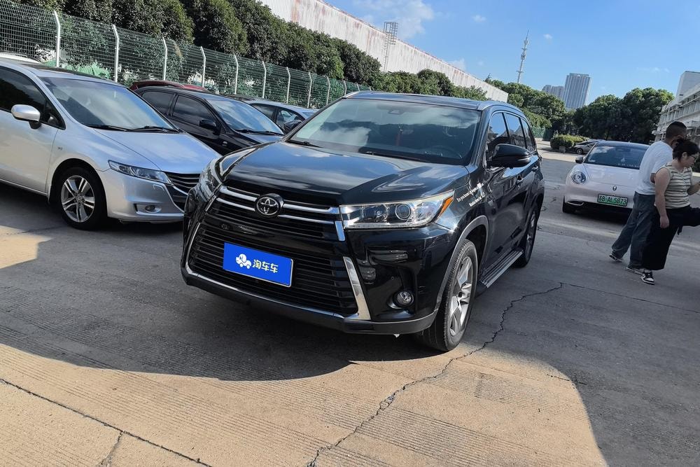 Toyota Highlander 2018 — фото автомобиля 1