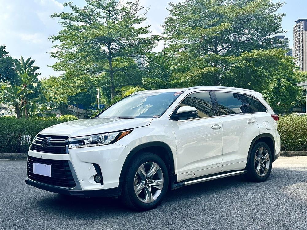 Toyota Highlander 2018 — фото автомобиля