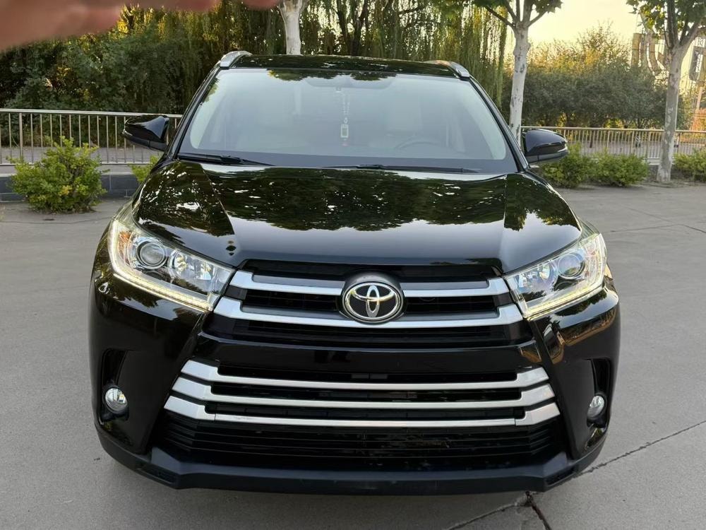 Toyota Highlander 2018 — фото автомобиля 1