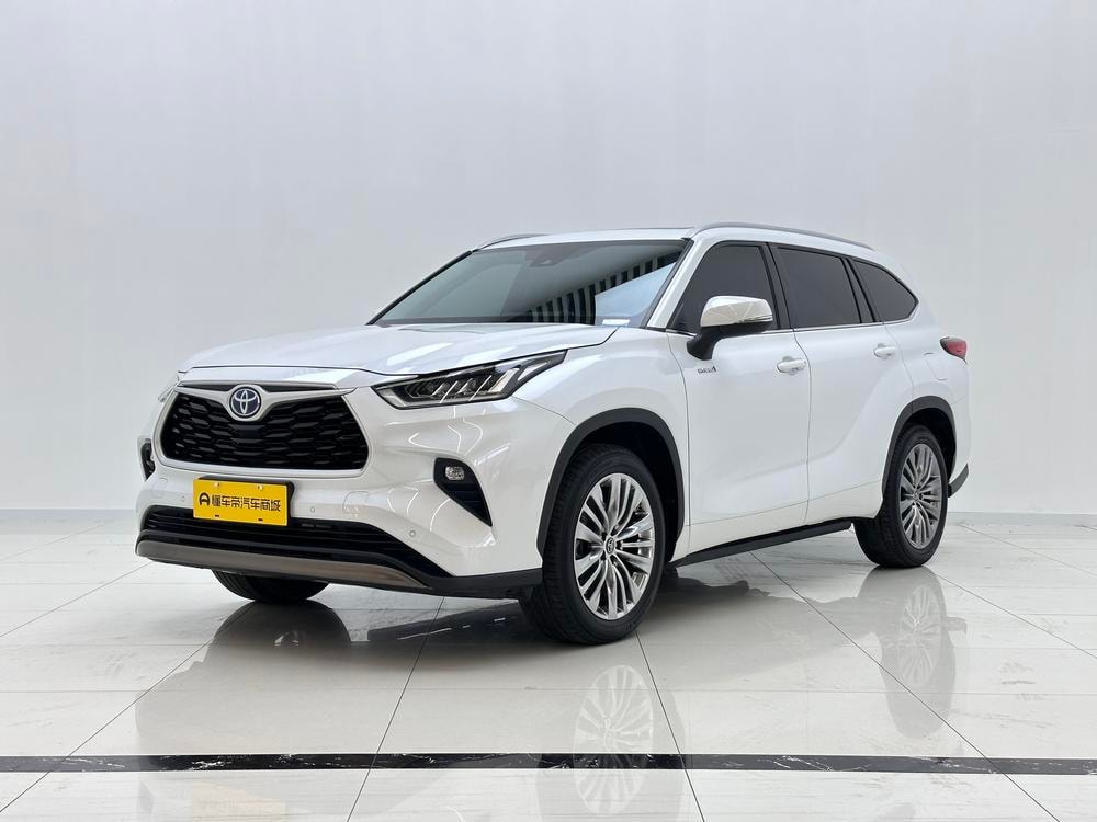 Toyota Highlander 2022 — фото автомобиля