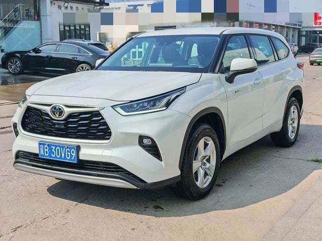 Toyota Highlander 2023 — фото автомобиля