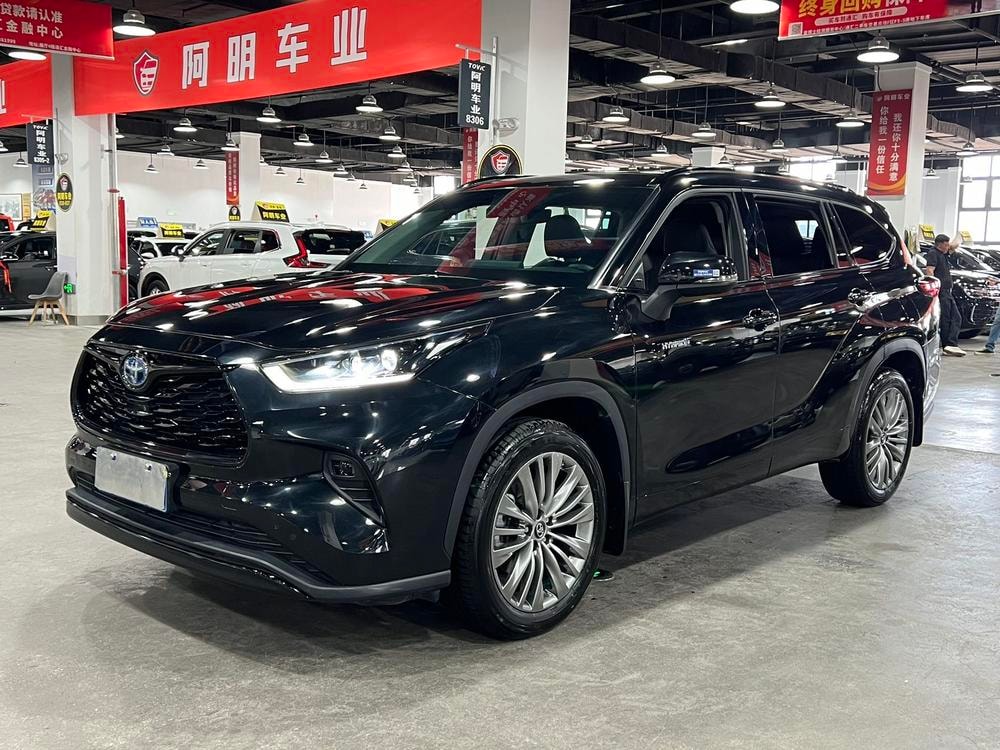 Toyota Highlander 2024 — фото автомобиля