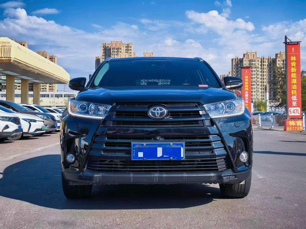 Toyota Highlander 2018 — фото автомобиля 1