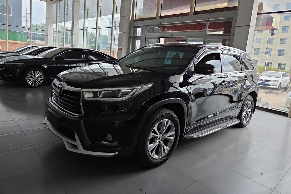 Toyota Highlander 2015 — фото автомобиля 1