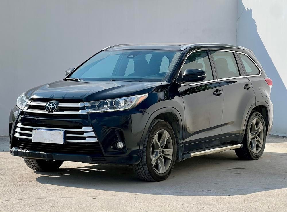 Toyota Highlander 2018 — фото автомобиля