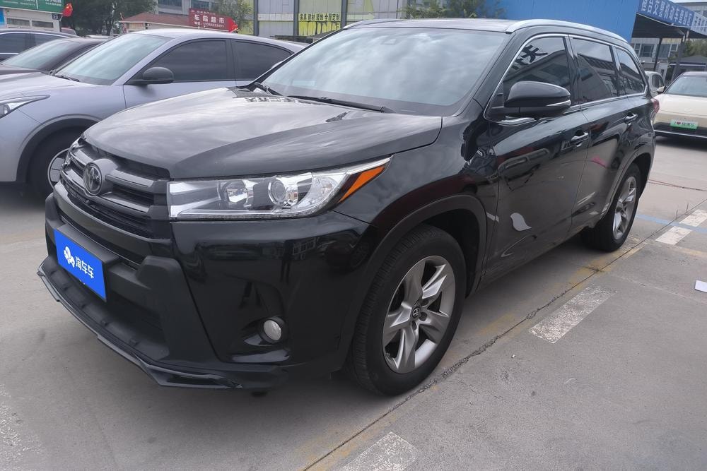 Toyota Highlander 2018 — фото автомобиля