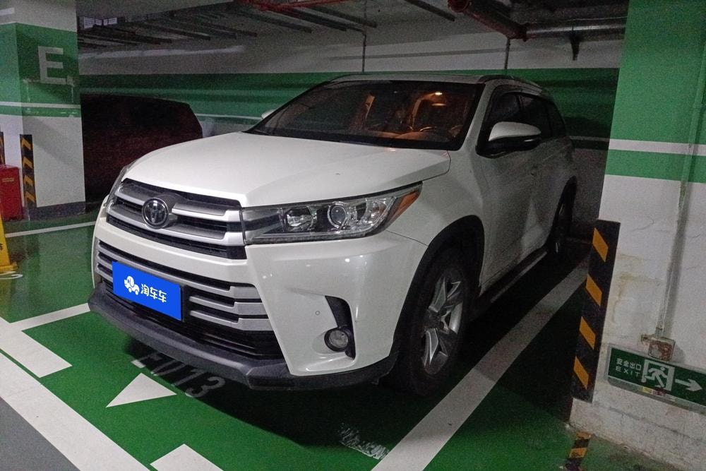 Toyota Highlander 2018 — фото автомобиля 1