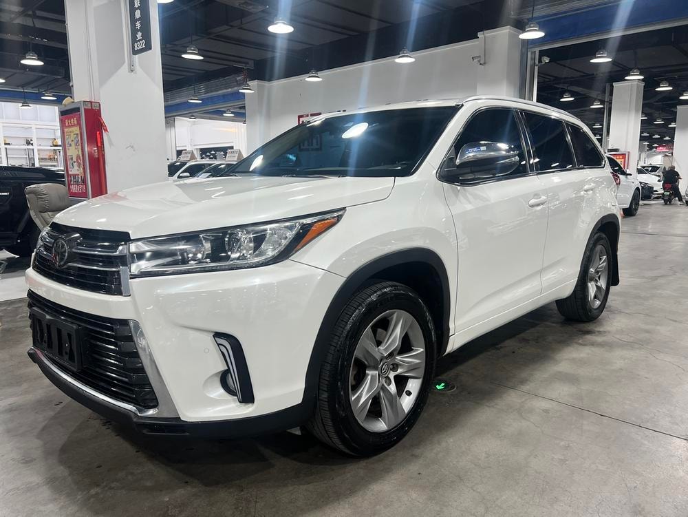 Toyota Highlander 2018 — фото автомобиля 1