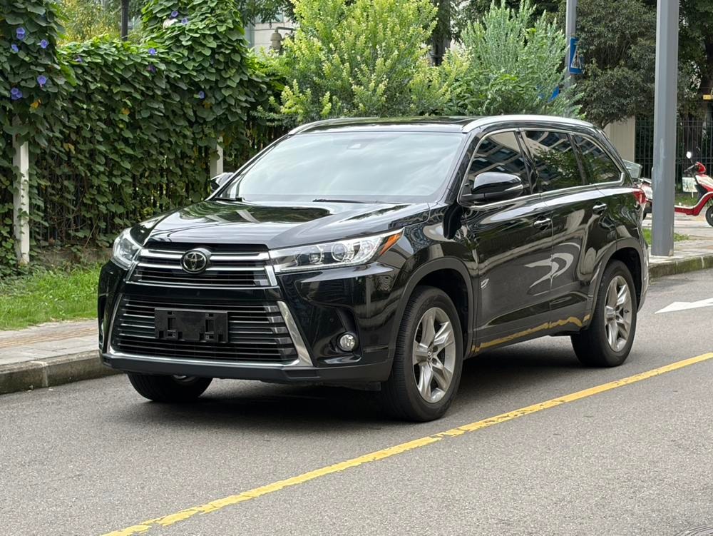 Toyota Highlander 2018 — фото автомобиля