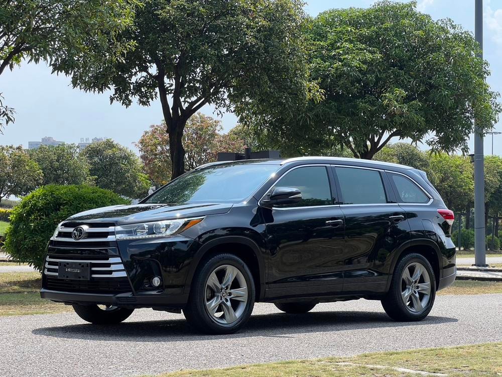 Toyota Highlander 2018 — фото автомобиля