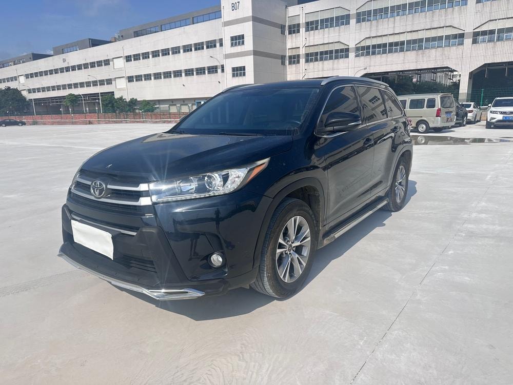 Toyota Highlander 2018 — фото автомобиля 1
