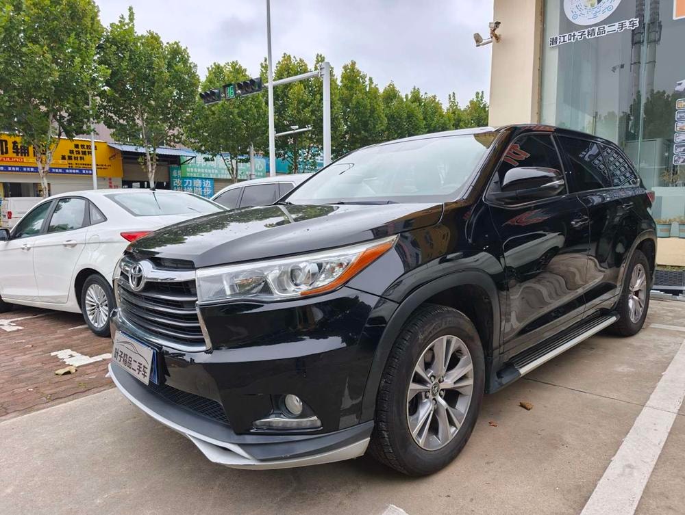 Toyota Highlander 2017 — фото автомобиля 1