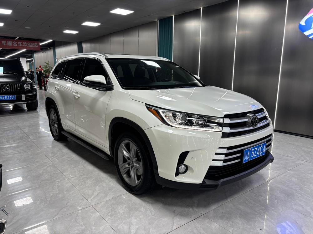 Toyota Highlander 2018 — фото автомобиля 1