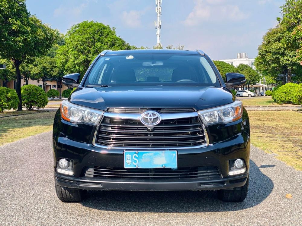 Toyota Highlander 2017 — фото автомобиля 1