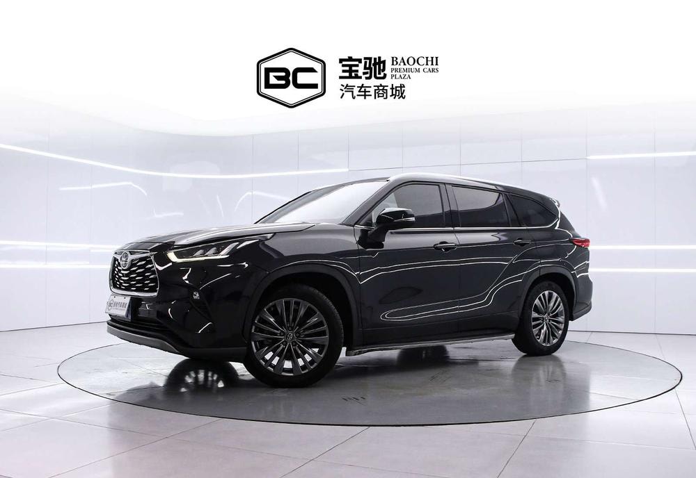 Toyota Highlander 2022 — фото автомобиля 1