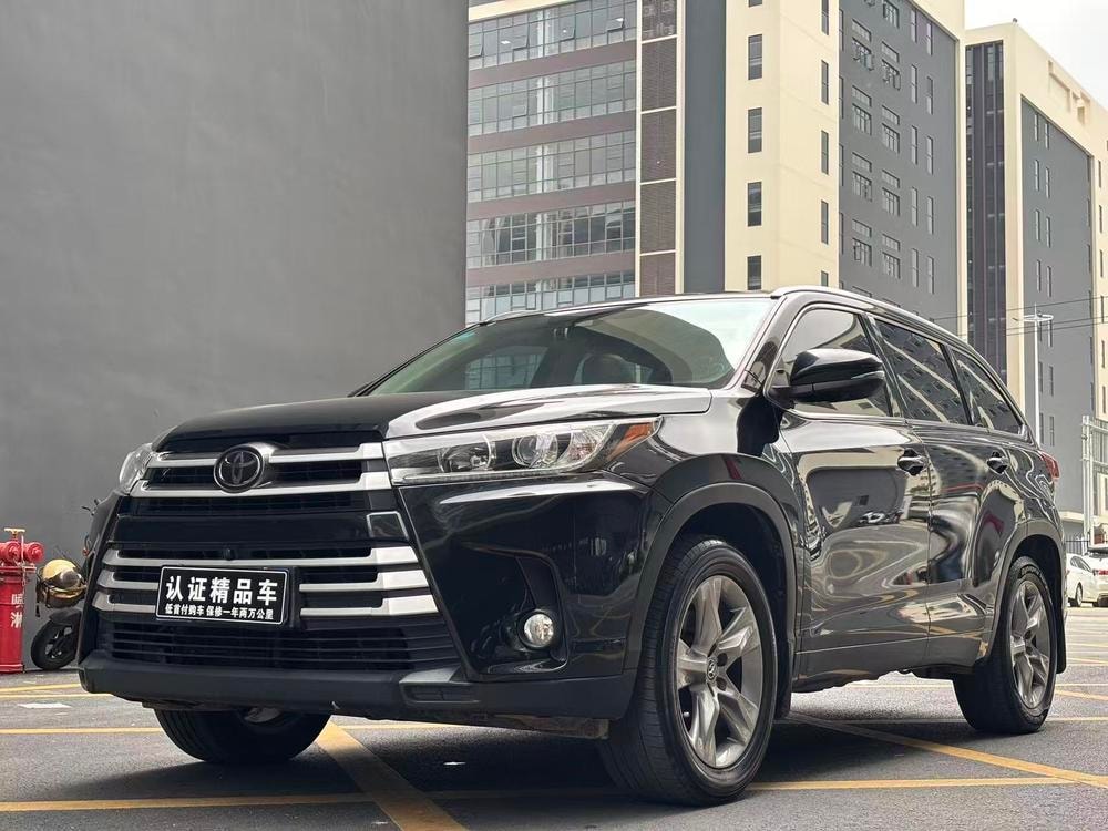 Toyota Highlander 2018 — фото автомобиля