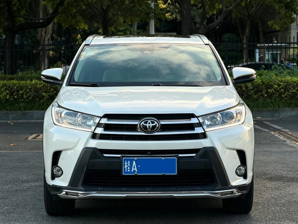 Toyota Highlander 2018 — фото автомобиля 1