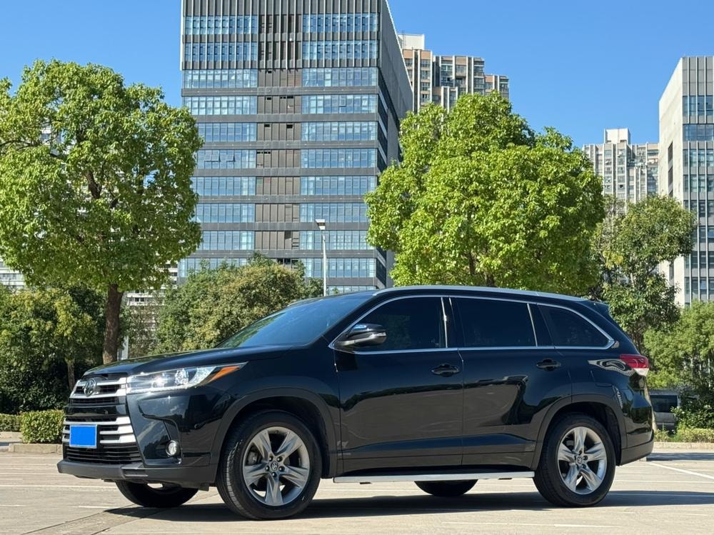 Toyota Highlander 2018 — фото автомобиля 1