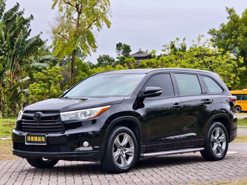 Toyota Highlander 2017 — фото автомобиля 1