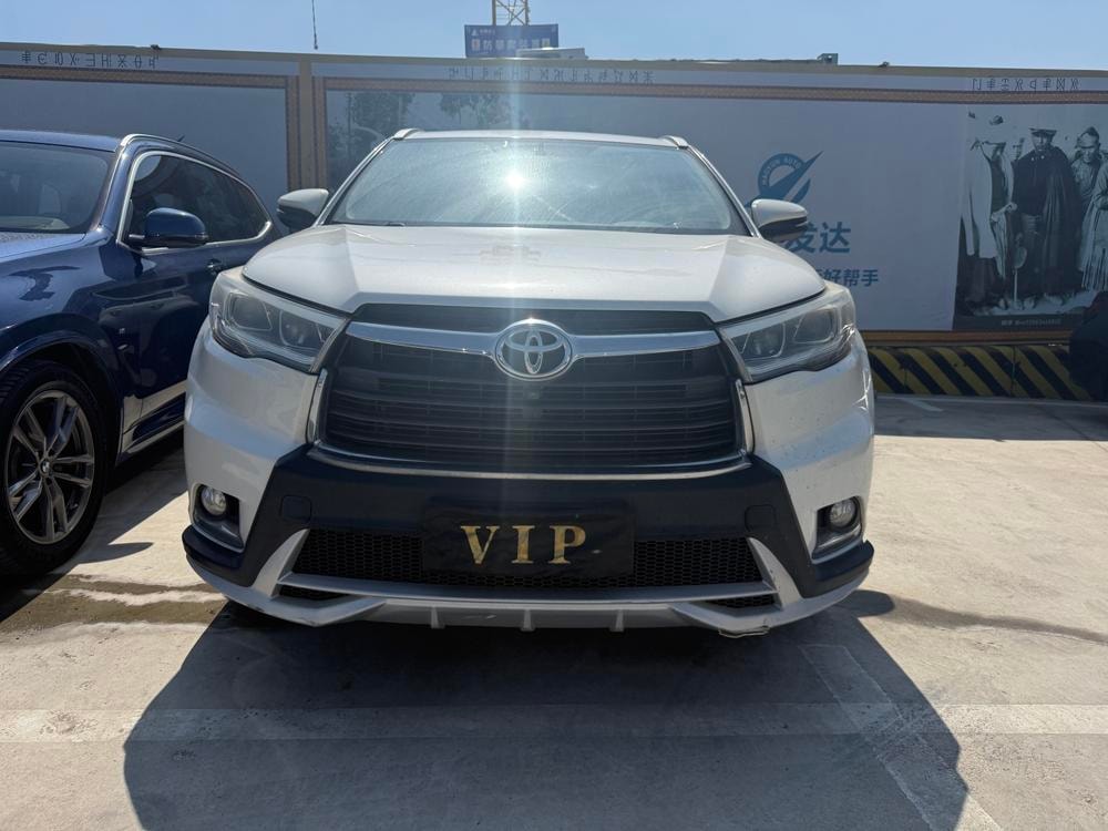 Toyota Highlander 2017 — фото автомобиля 1