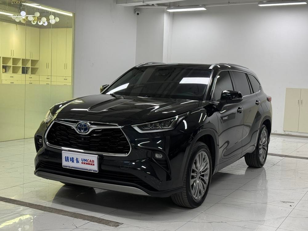 Toyota Highlander 2022 — фото автомобиля 1